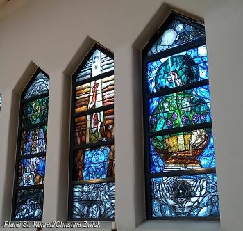 Die Fenster in St. Johannes in Piflas in Musik und Wort